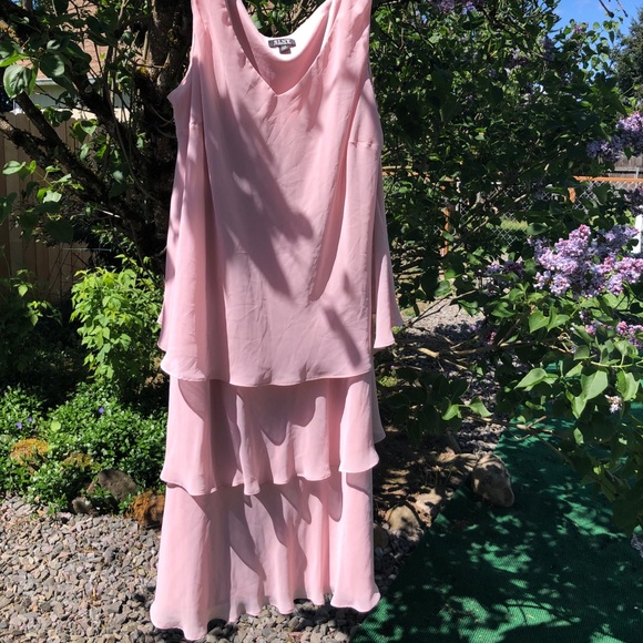 SL Fashions SZ 22W pink tiered chiffon dress - Picture 2 of 7